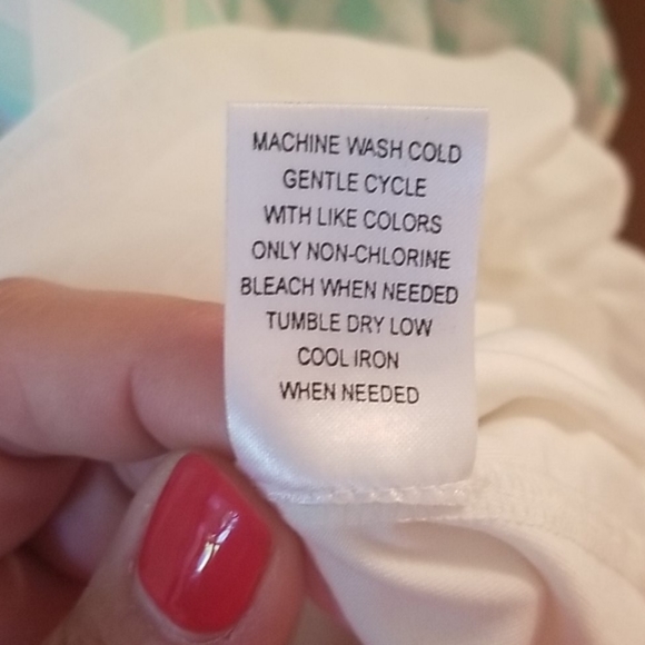 Quintessential flowy top - Picture 4 of 6